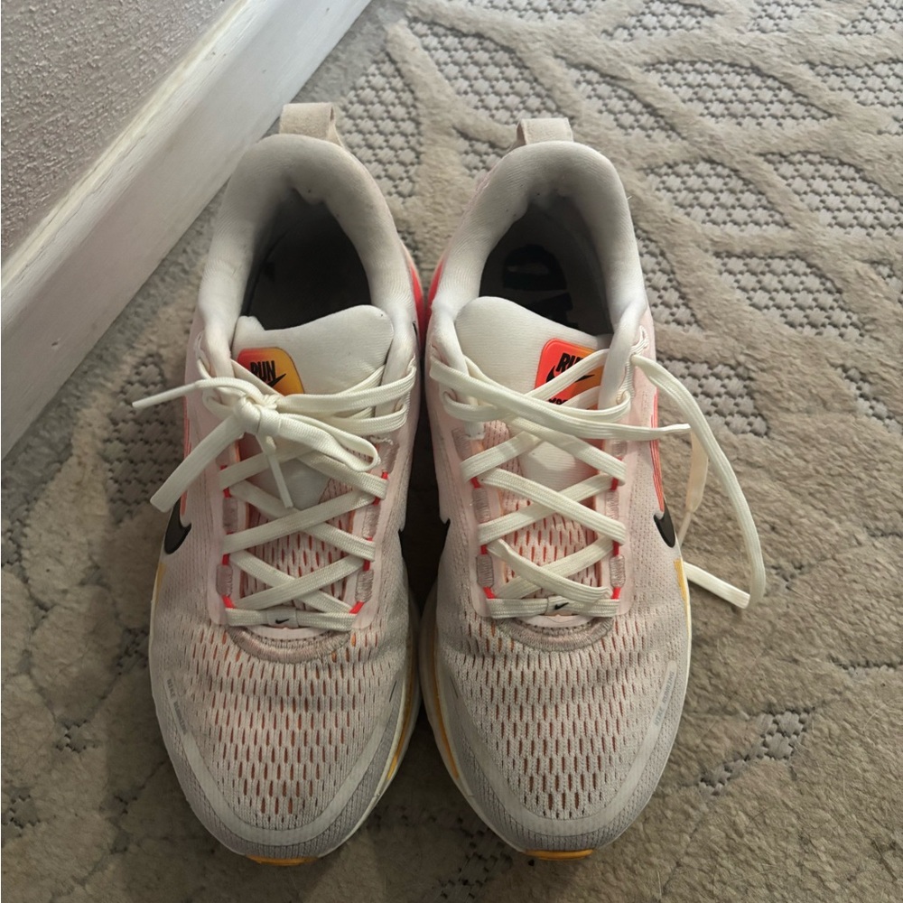 Nike Women’s Shoes - Picture 2 of 9